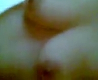 Молодая девушка снимает свое интимное видео